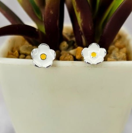8Mm Daisy Studs
