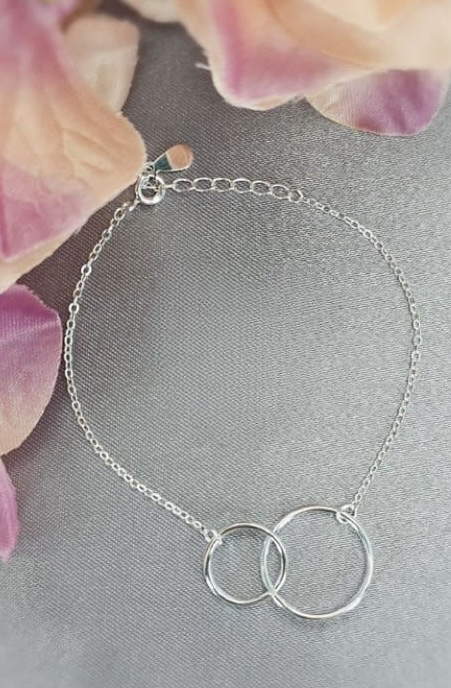 Sterling silver interlinked circle bracelet