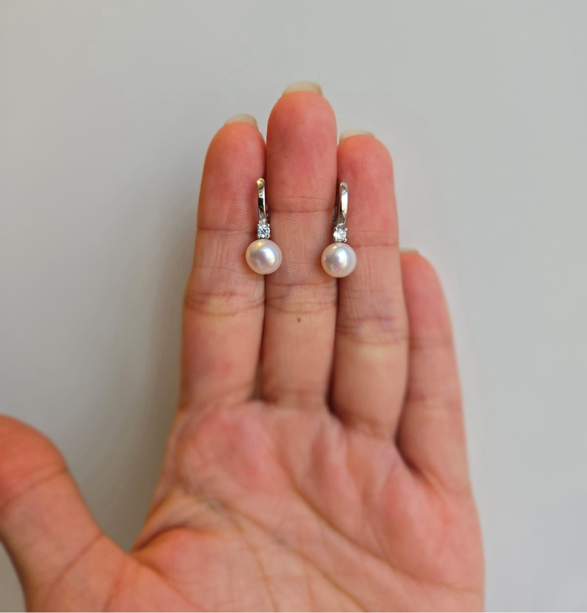 Stunning silver pearl drop earrings