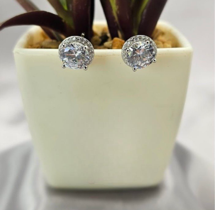 10mm round cubic zirconia studs