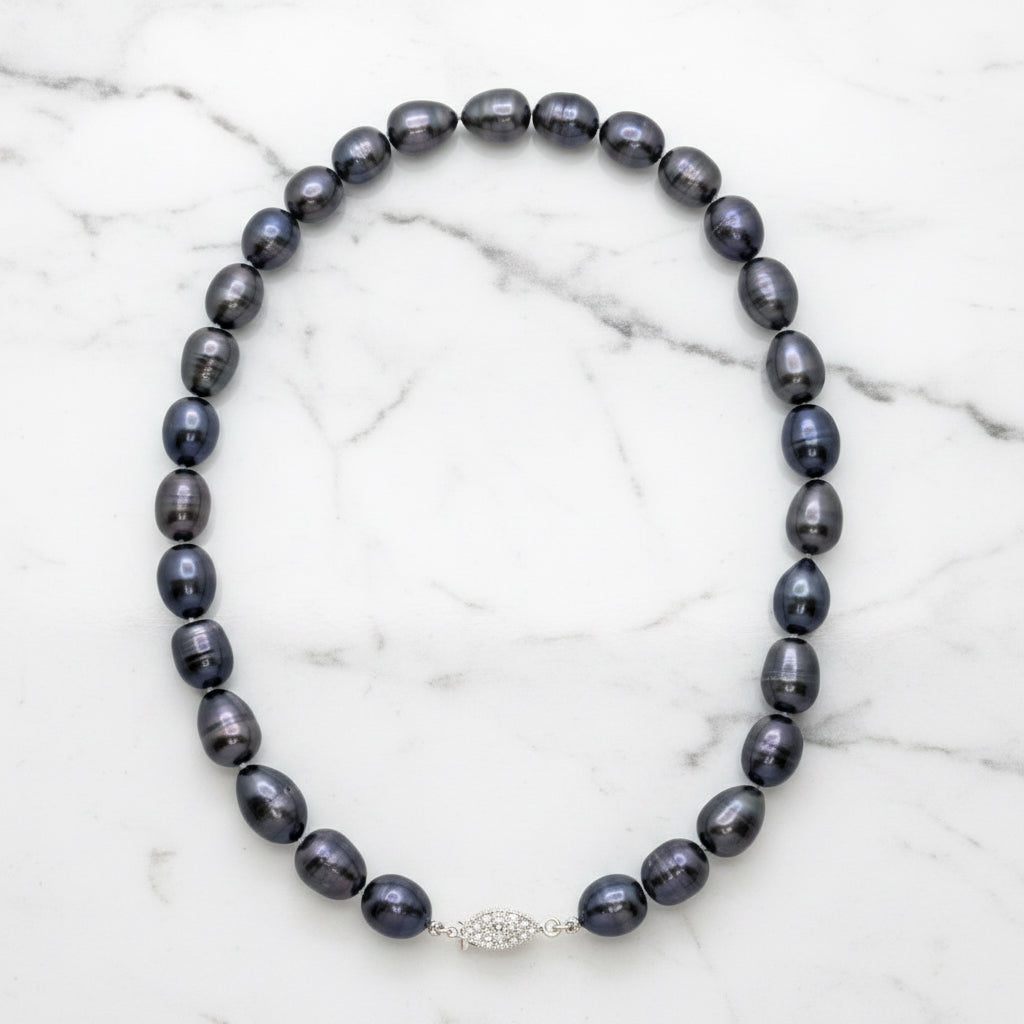 Blue pearl necklace