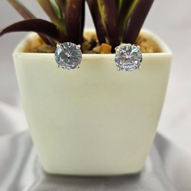 Cubic zirconia stud earrings
