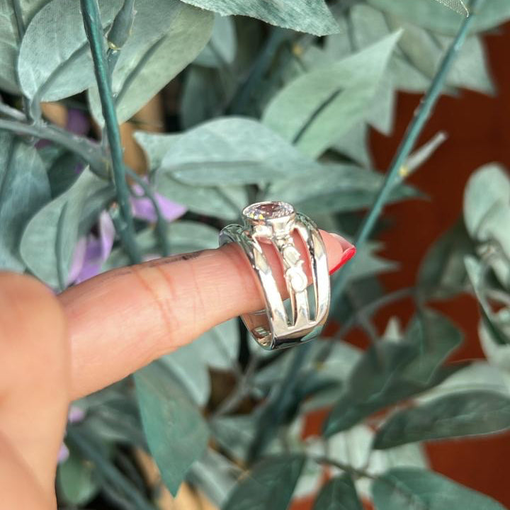 Statement Ring With Filigree Middel Band And Large Cubic Zirconia