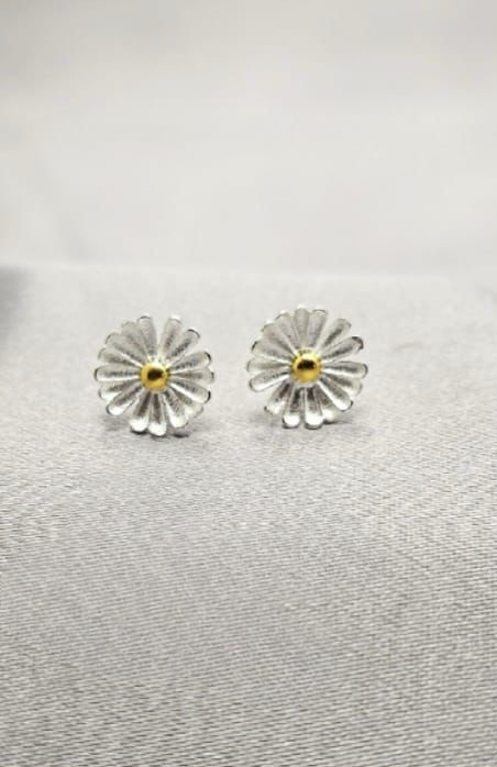 9mm Sterling silver daisy studs