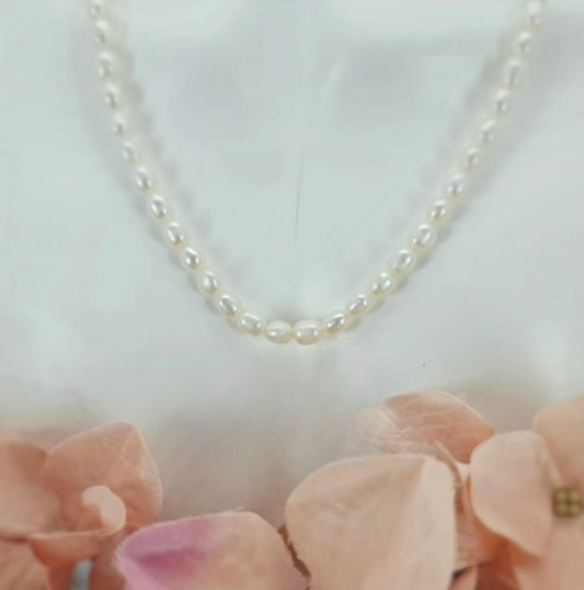 Stunning 42cm freshwater pearl necklace, with a 3cm extension for different length options