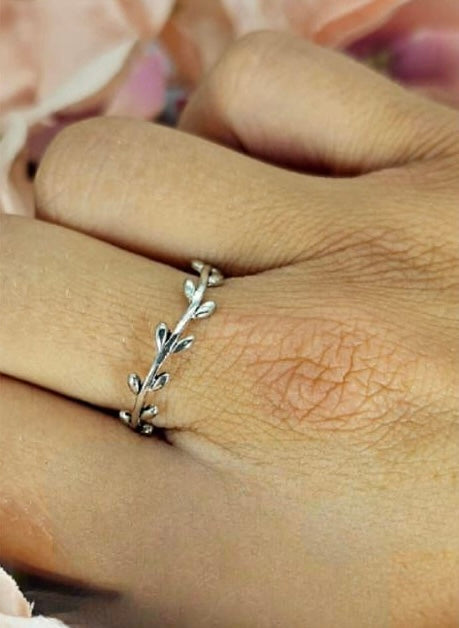 Sterling Silver Tiny Leave Ring