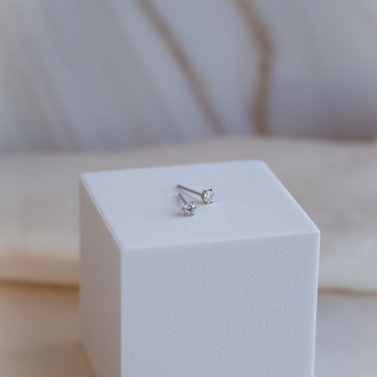 2mm Moissanite stud earrings (with GRA Certificate)