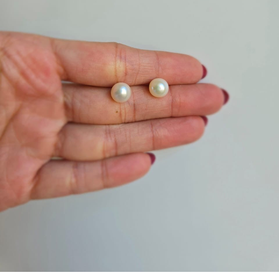 8-8.5 mm freshwater pearl stud earrings