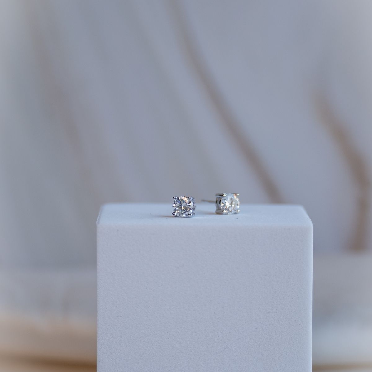 5 mm Moissanite stud earrings (with GRA Certificate)