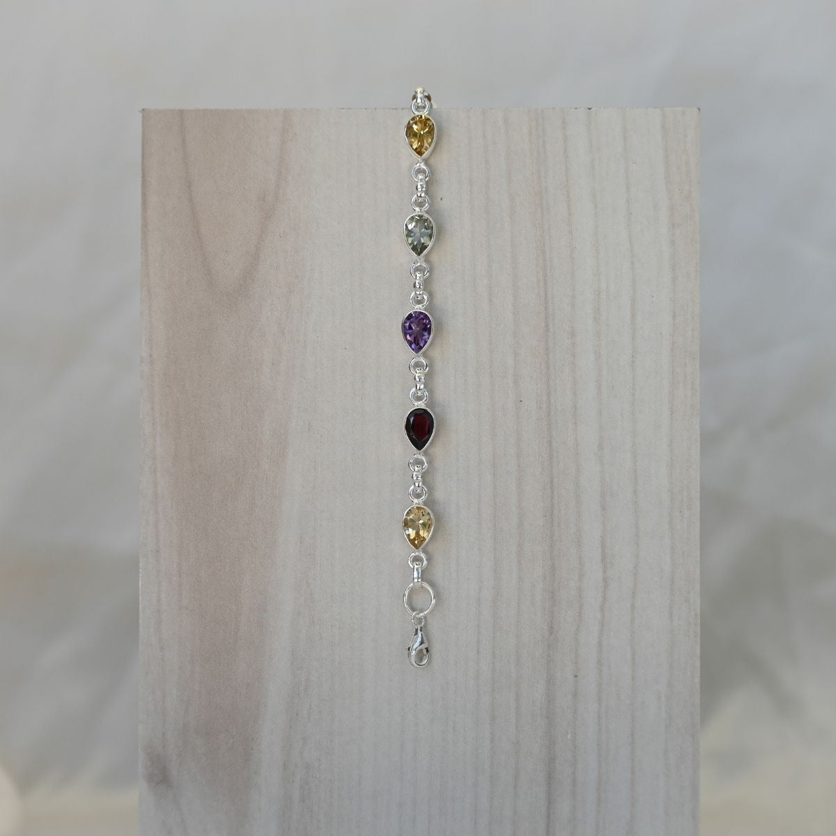 Teardrop (Pear shaped) shaped semi precious stone bracelet