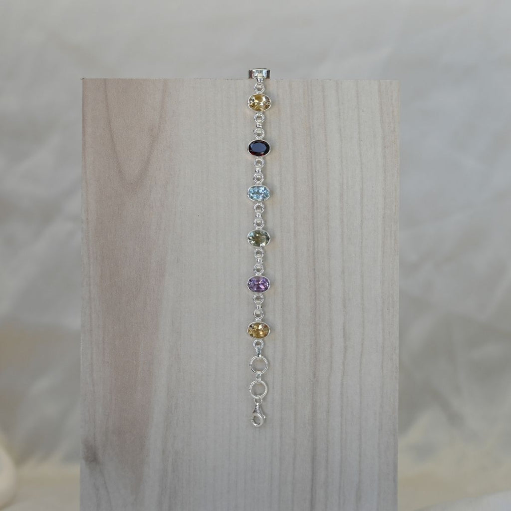Oval semi precious stones bracelet