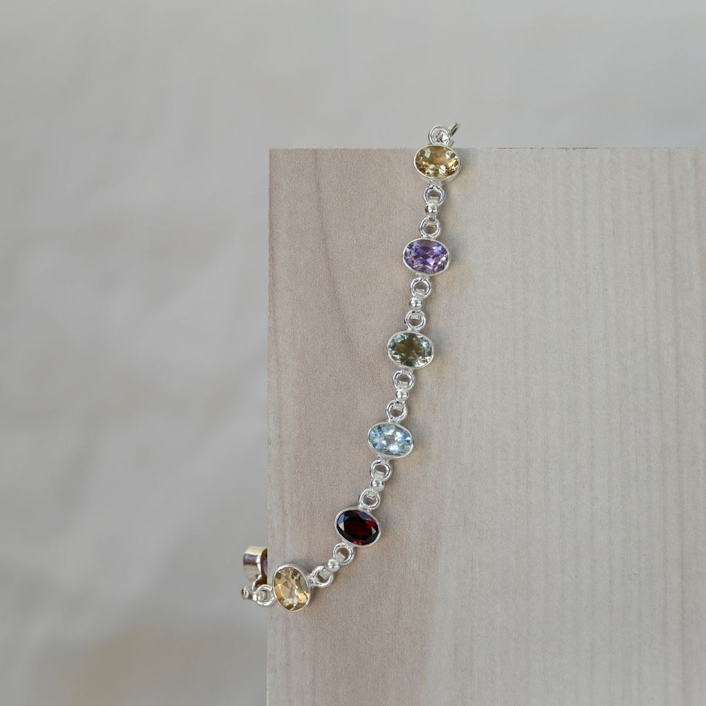 Oval semi precious stones bracelet