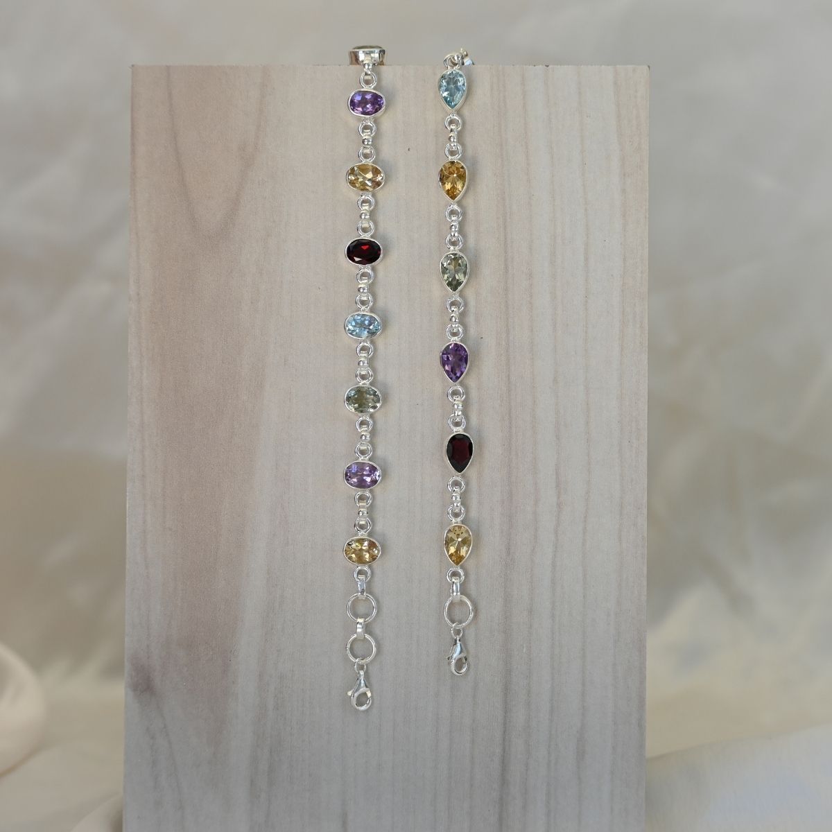 Teardrop (Pear shaped) shaped semi precious stone bracelet