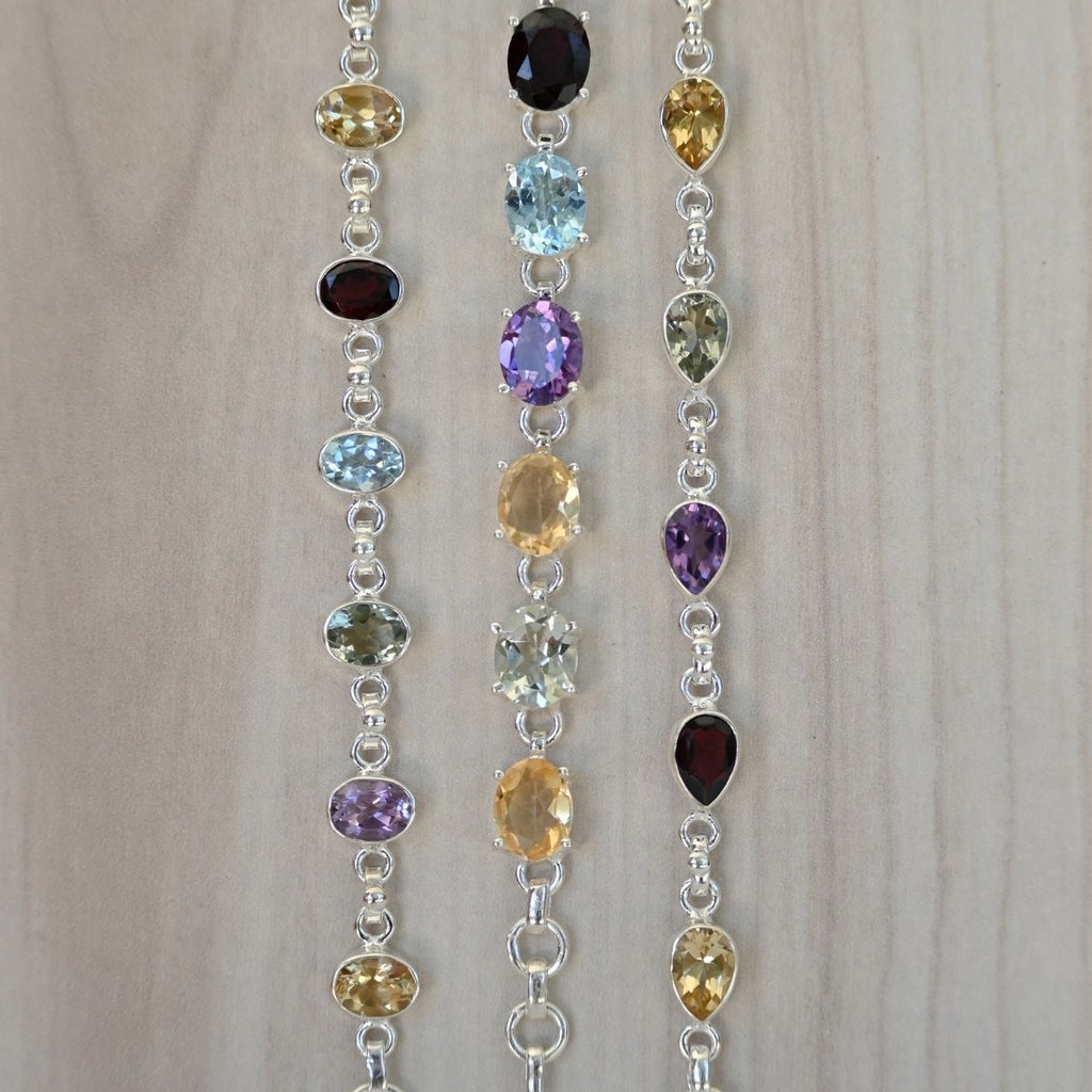 Oval semi precious stones bracelet