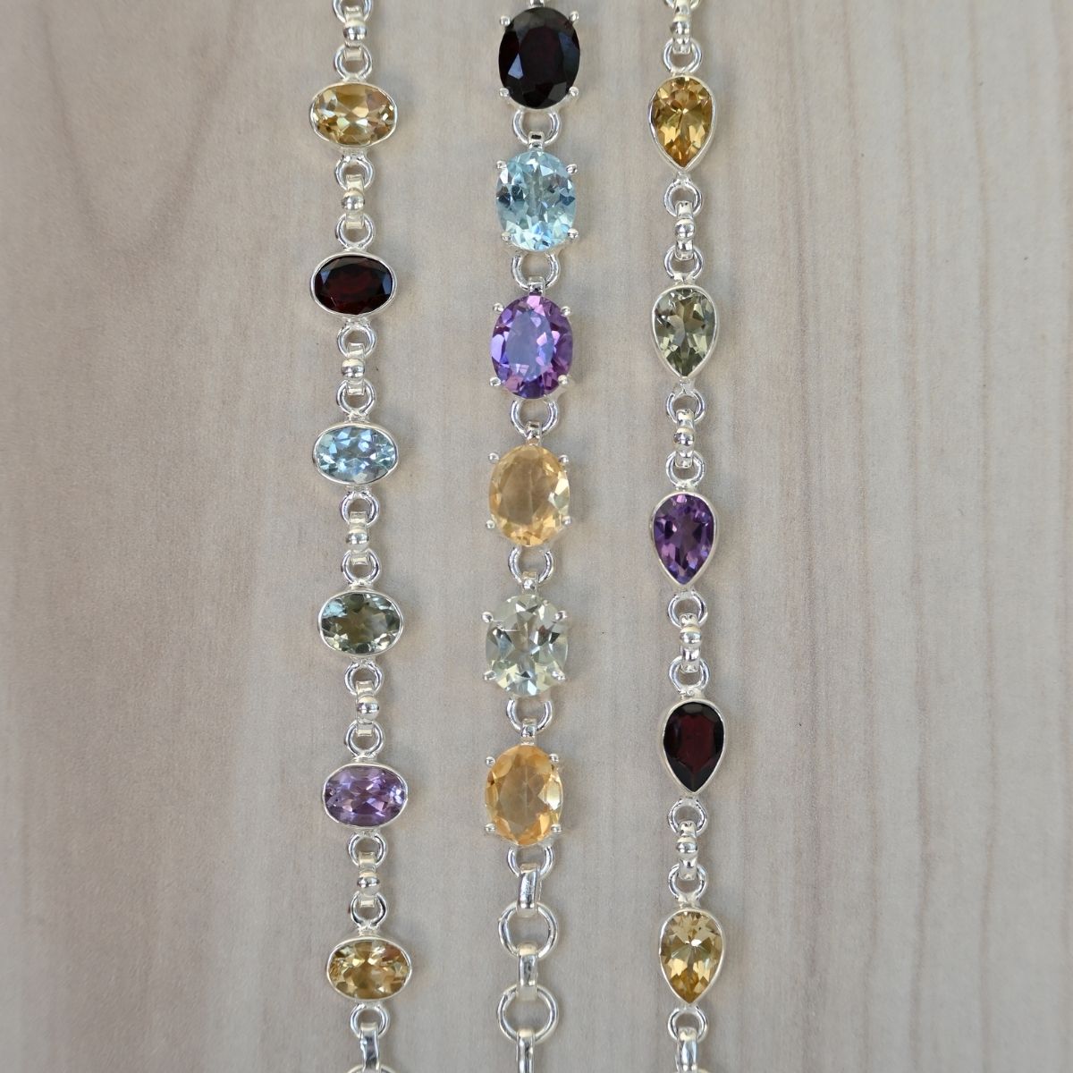 Oval semi precious stones bracelet