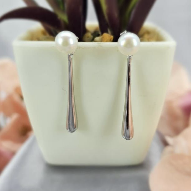 Freshwater Pearl With Silver Drop