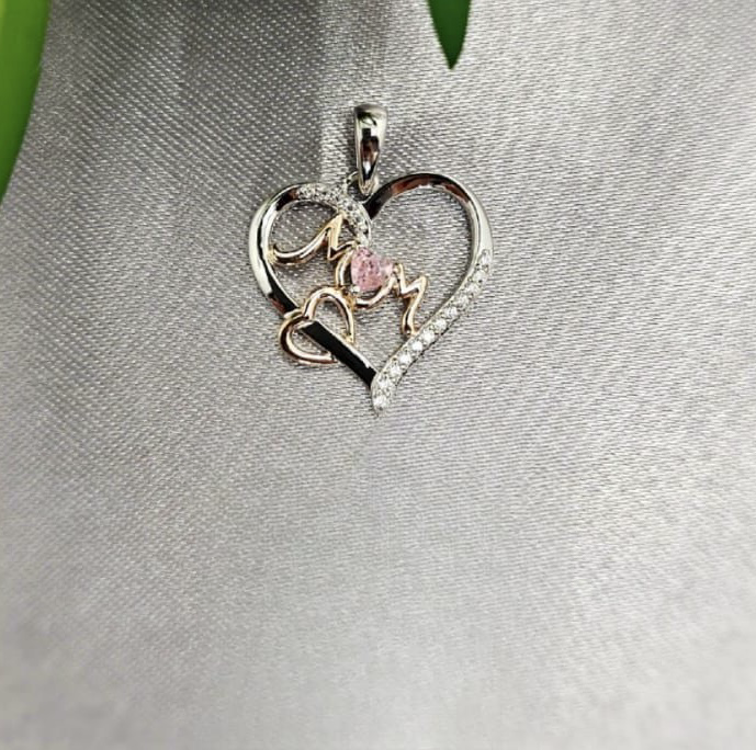 Perfect Mom Hear Pendant