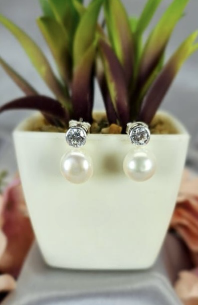 9 mm pearl stud with round tube cubic zirconia top