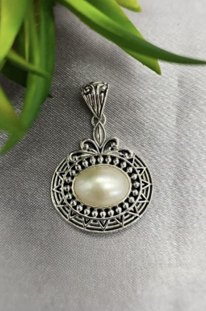25x30mm oval Mabe Pearl pendant