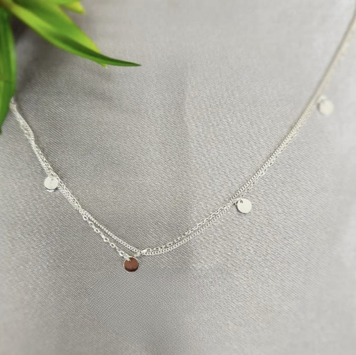 Double layer necklace with disc detail