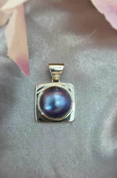 18mm blue Mabe Pearl pendant
