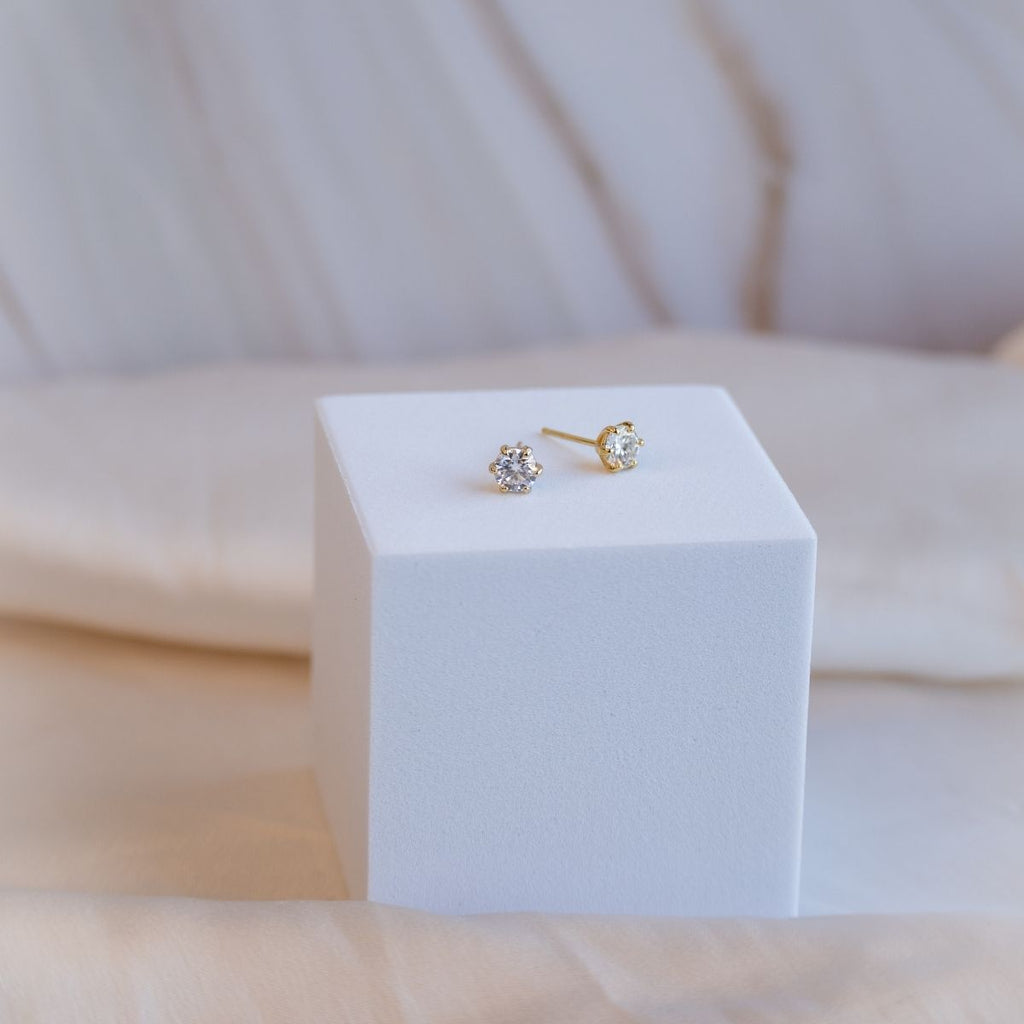 Gold 4mm Moissanite stud earrings (with GRA Certificate) - Terciany 