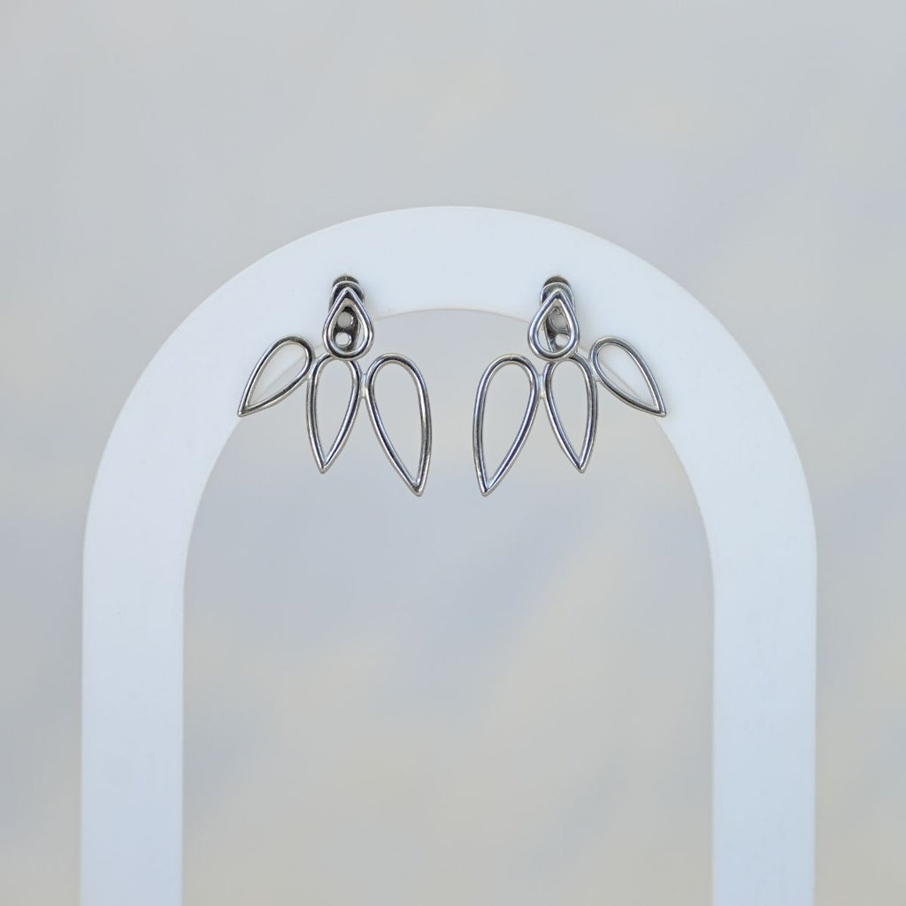 Two ways leave earrings