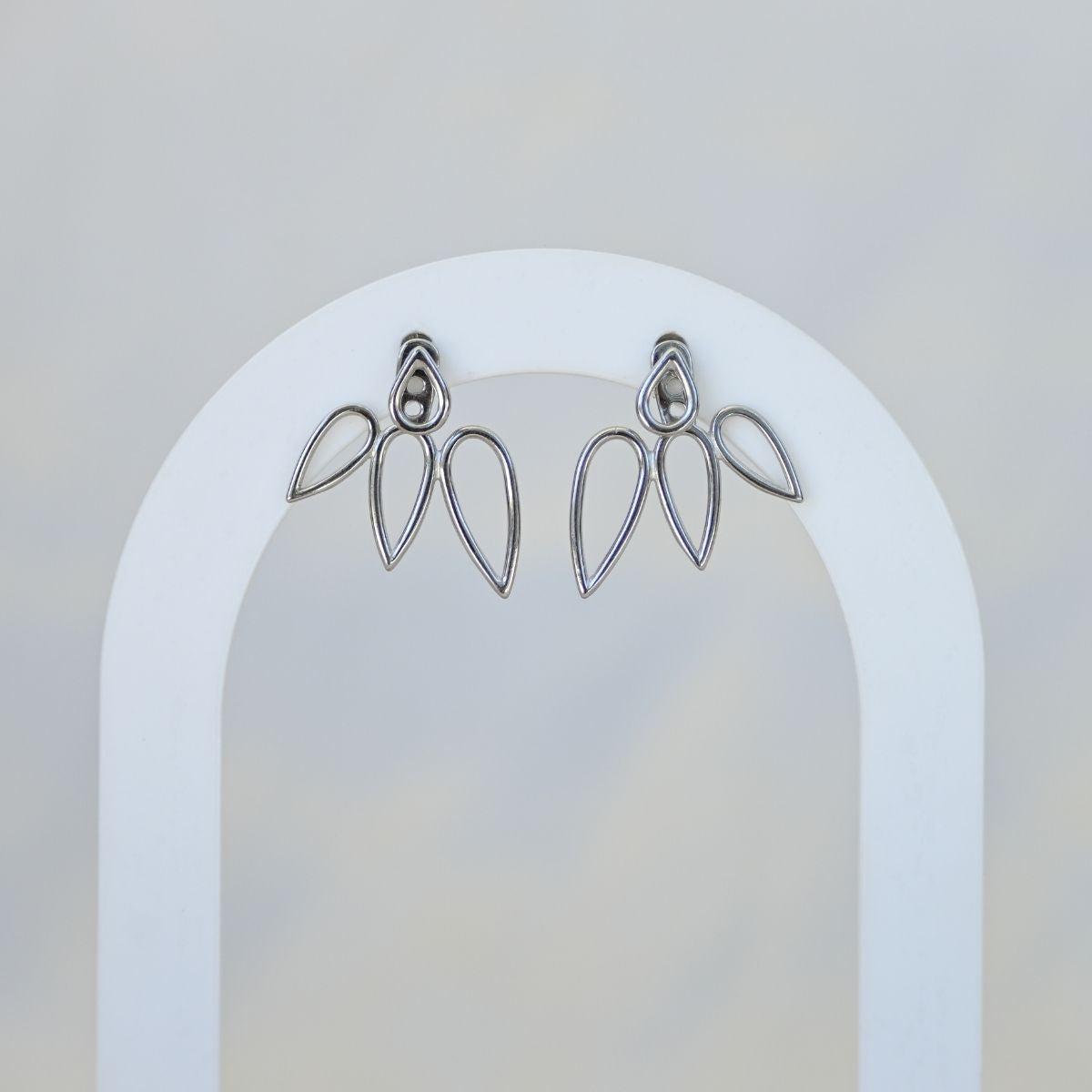 Two ways leave earrings