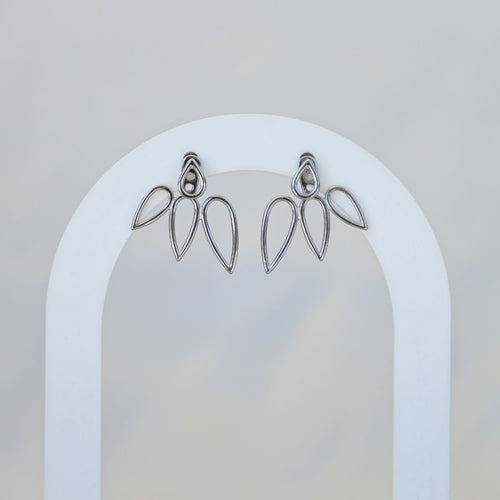 Two ways leave earrings