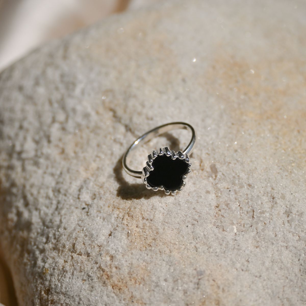 Black Van Cleef (Four leave Clover) flower ring