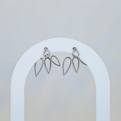 Two ways leave earrings