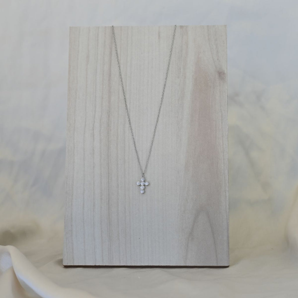 Silver cros necklace