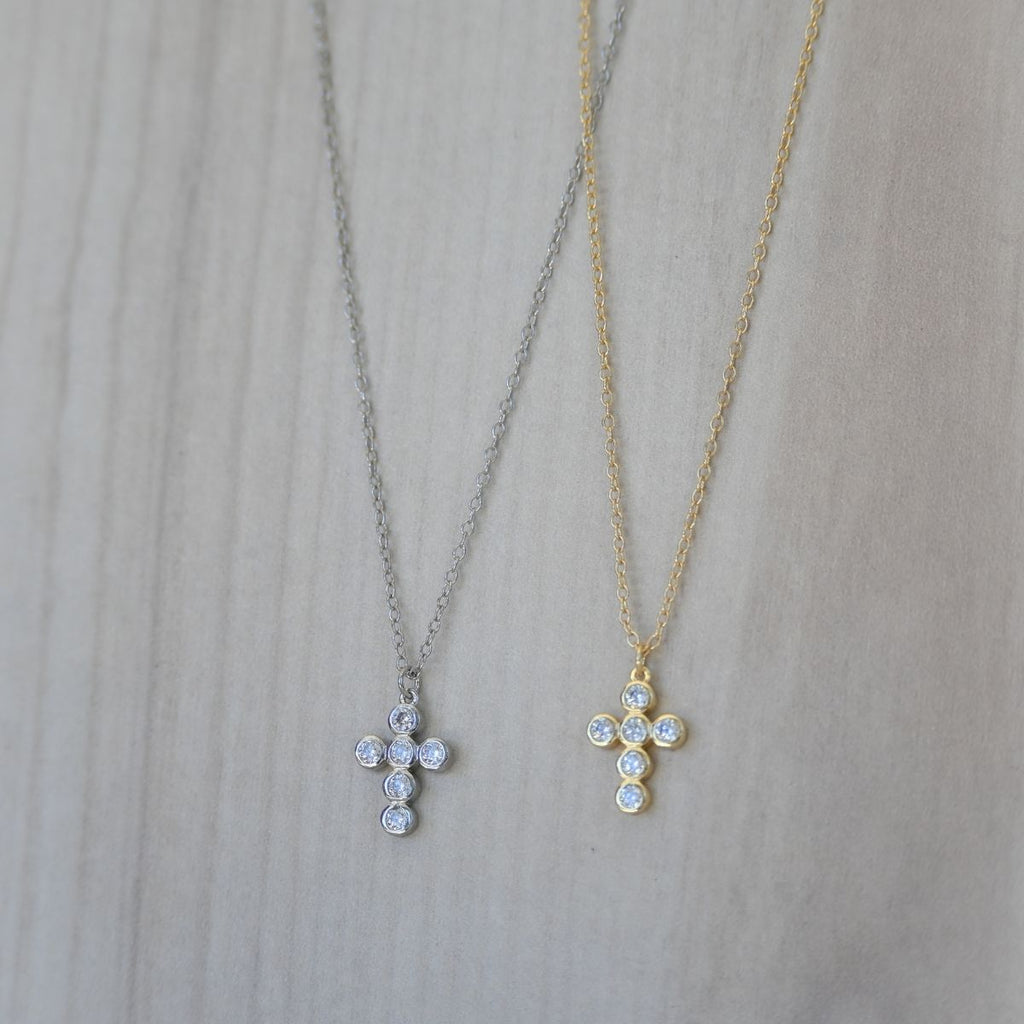 Silver cros necklace