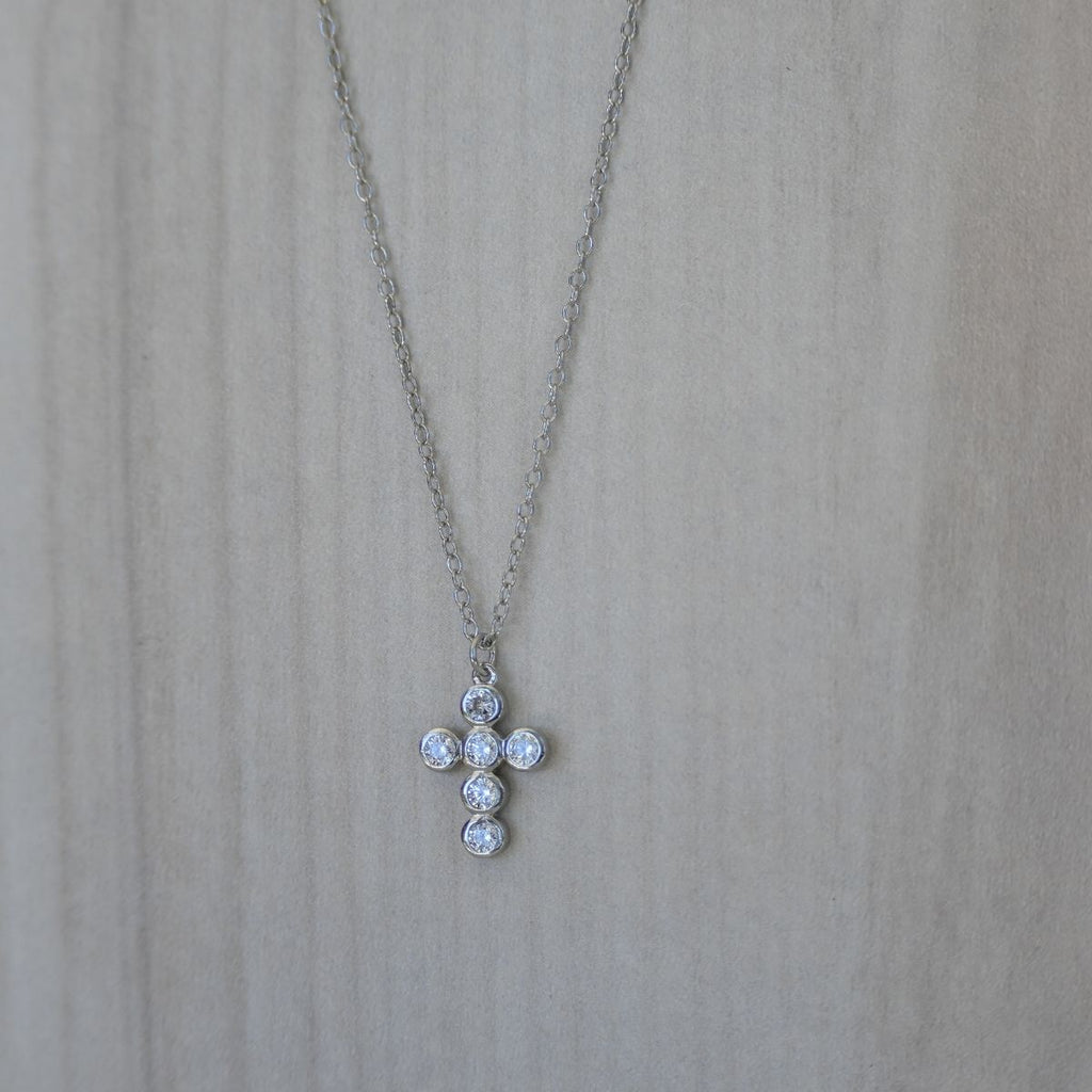 Silver cros necklace