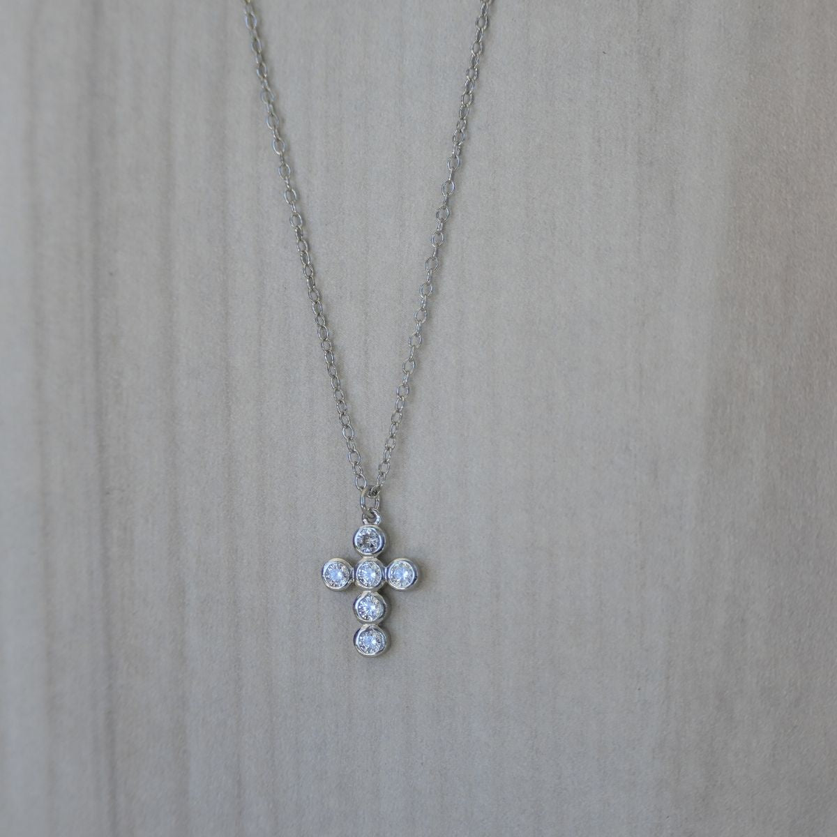 Silver cros necklace