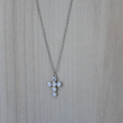 Silver cros necklace