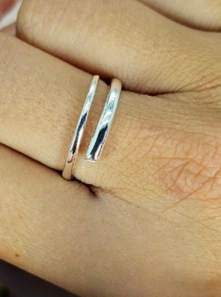 Awesome twist and turn open size ring