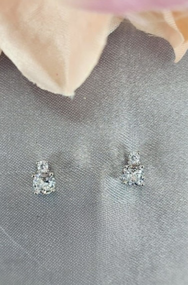 Cubic zirconia double stone studs