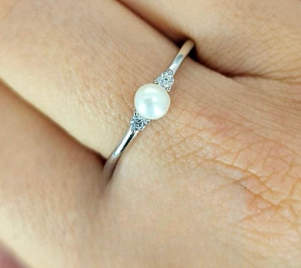Stunning freshwater pearl ring