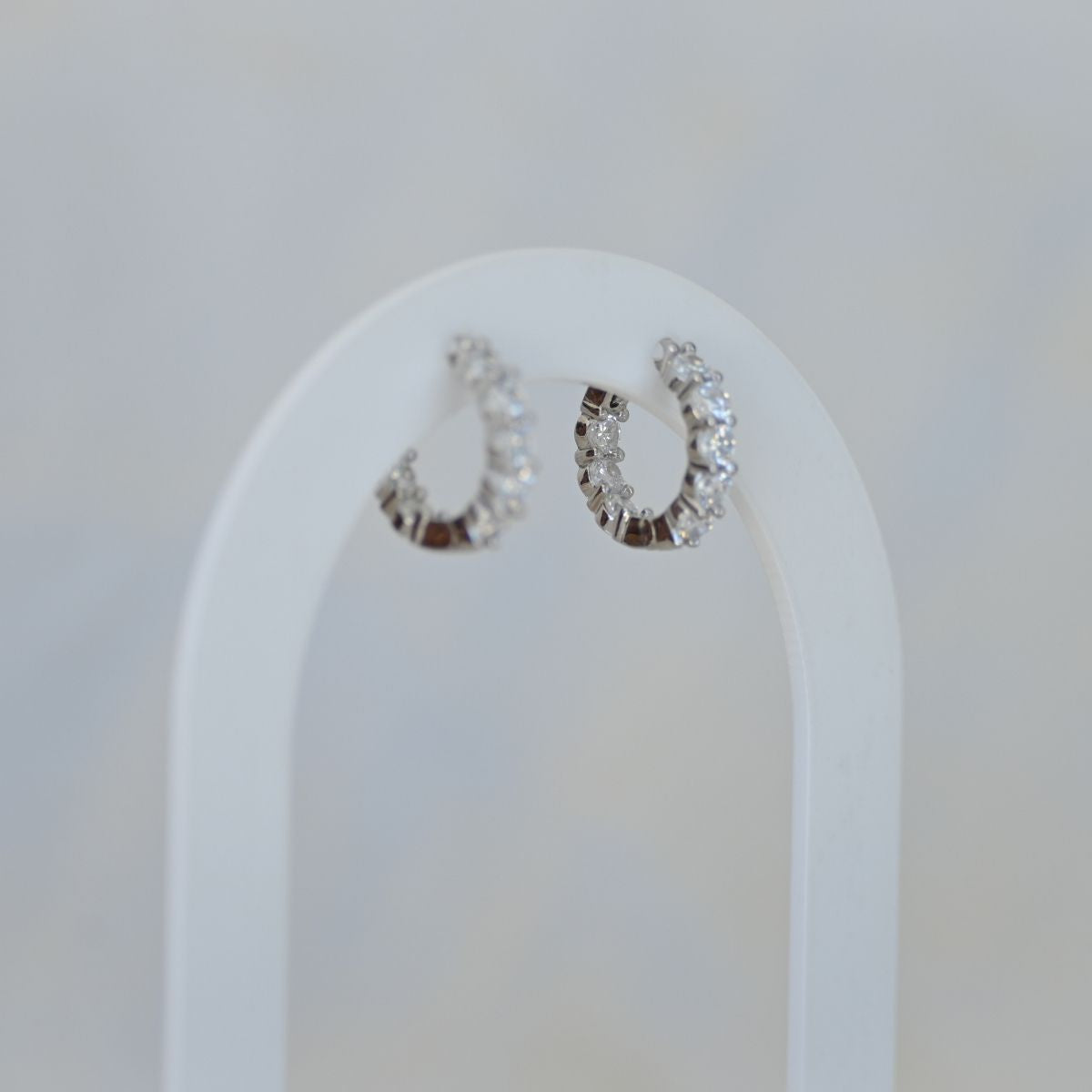 Huggy earrings with clear zirconia stones