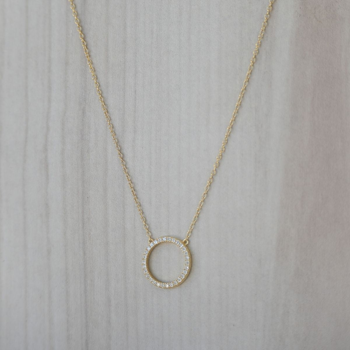 Gold circle necklace