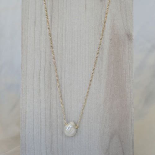 Large peal drop gold necklace