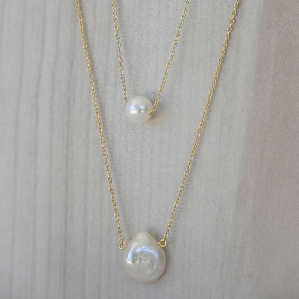 Large peal drop gold necklace