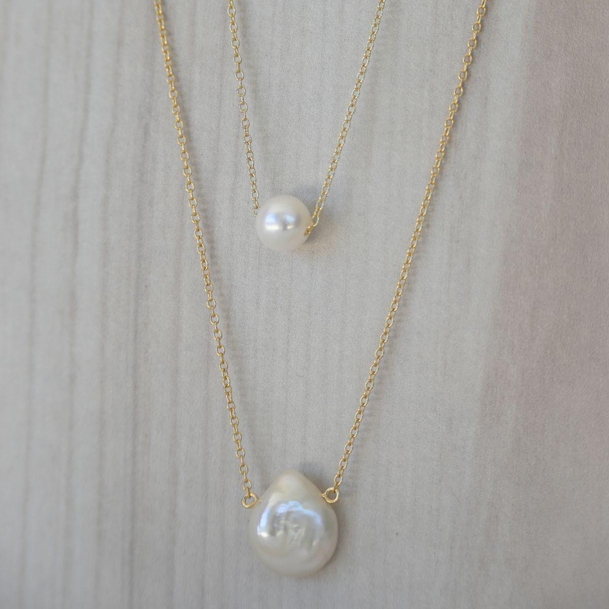 Large peal drop gold necklace