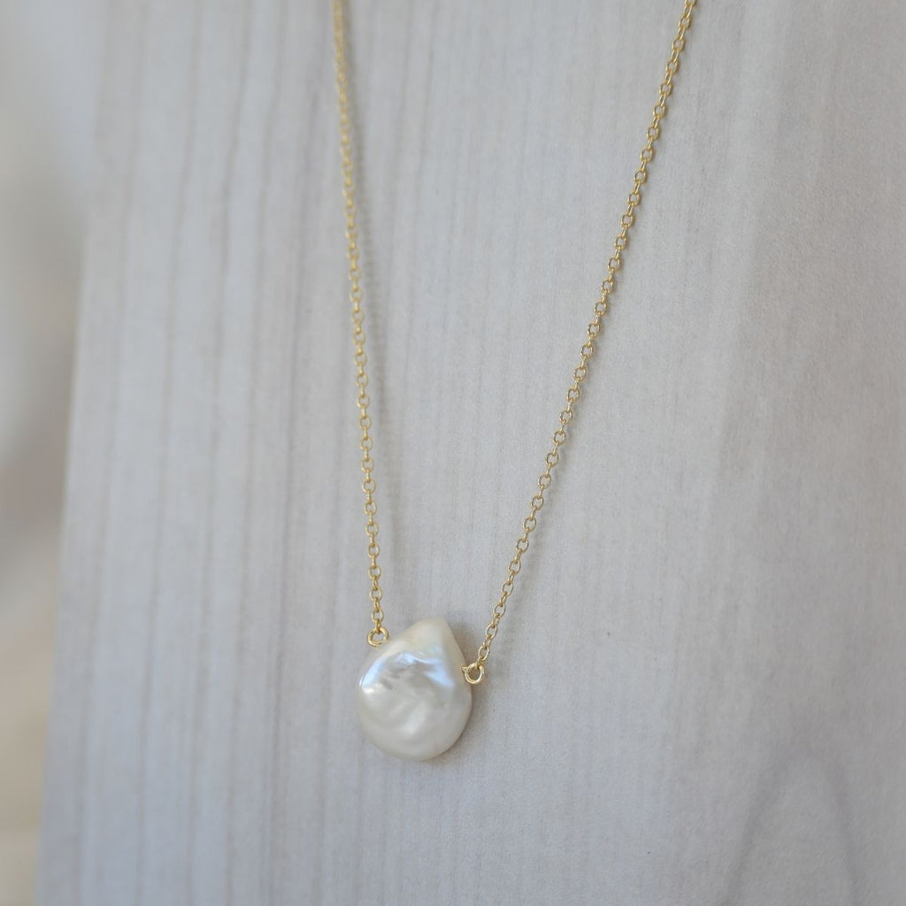 Large peal drop gold necklace