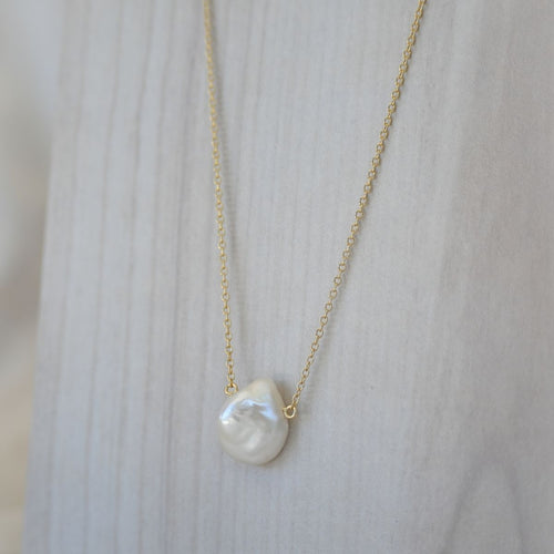 Large peal drop gold necklace