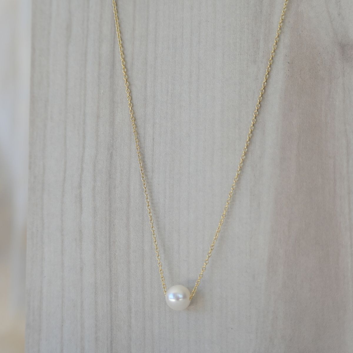 Freshwater pear slider on gold chain