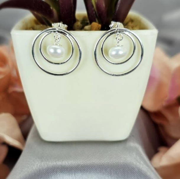 17Mm Double Circle Stud With Dangling Freshwater Pearl