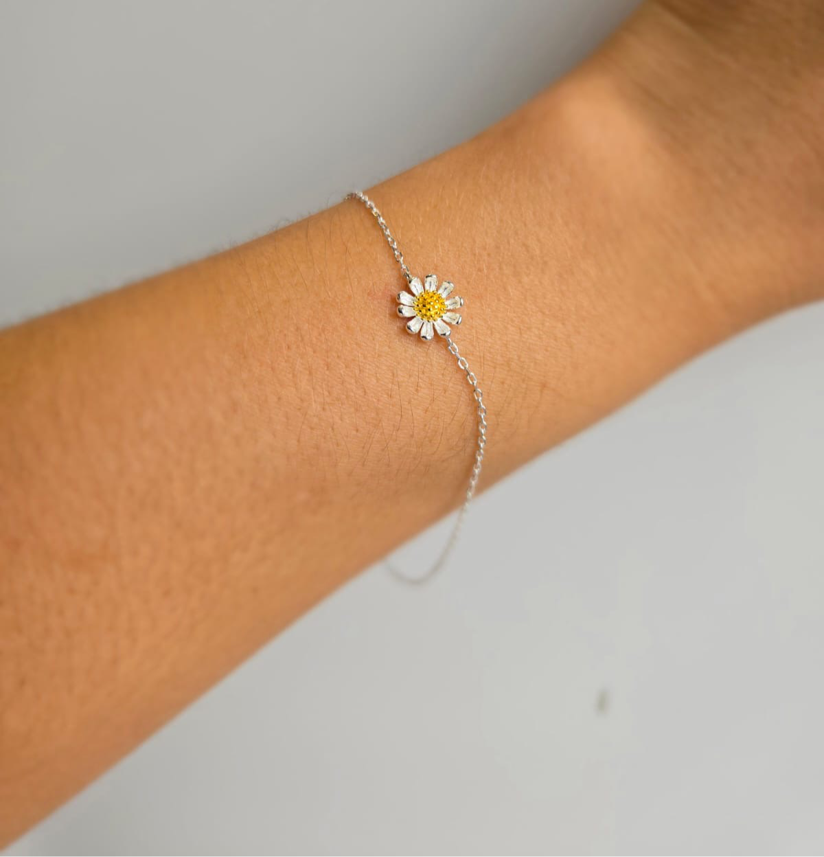 Single Daisy Bracelet
