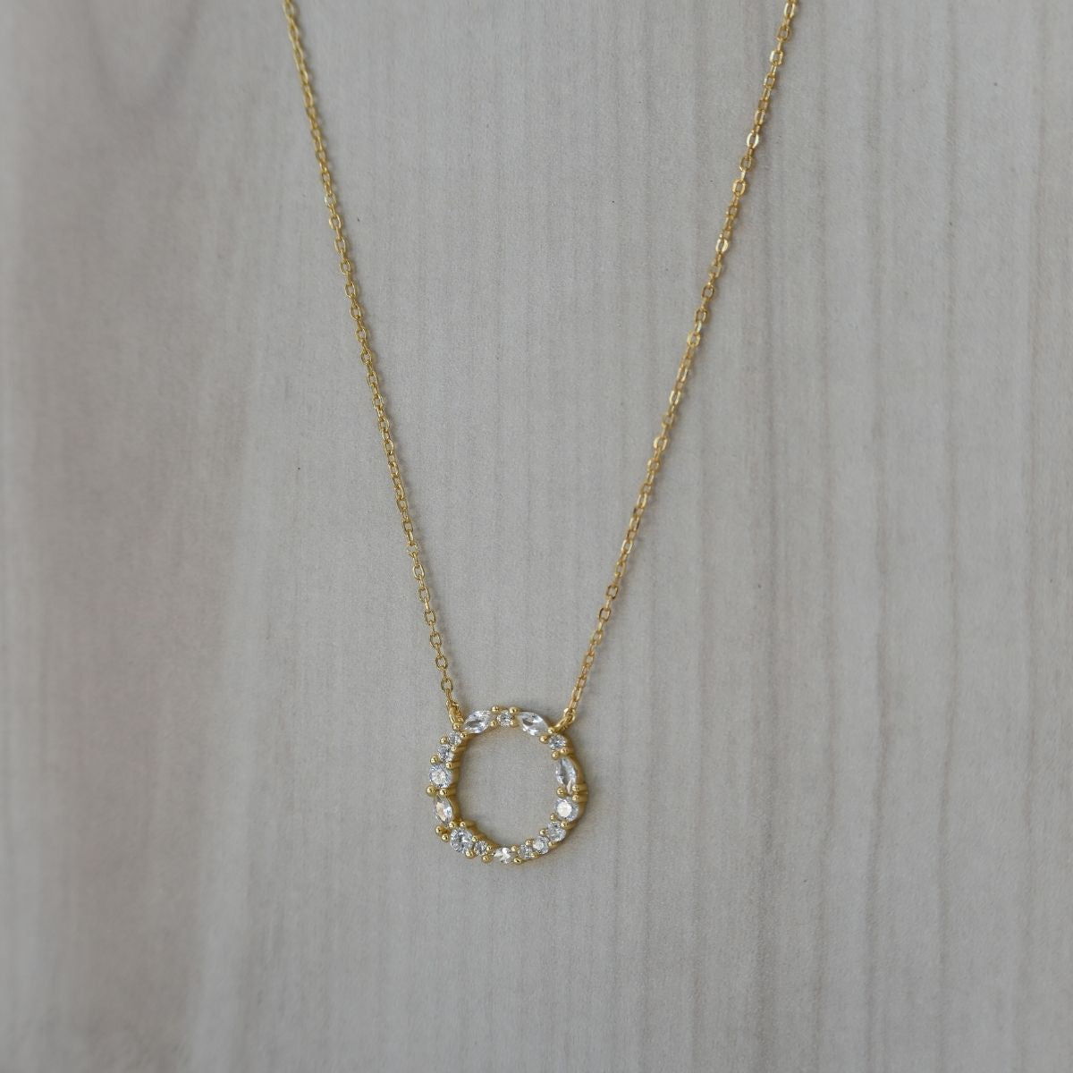 Gold necklace with clear zirconia circle